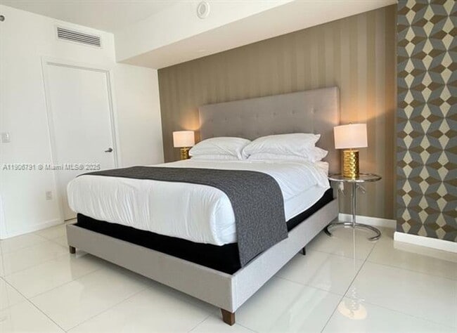 Building Photo - 485 Brickell Ave