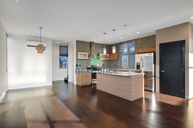 Building Photo - 3 BED & 2.5 BATH SINGLE FAMILY HOUSE FOR RENT