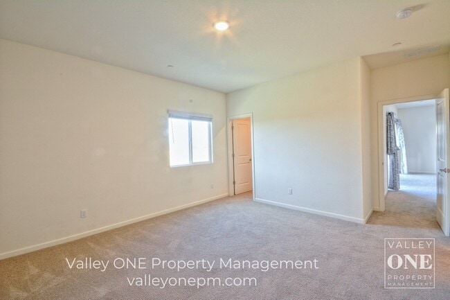 Building Photo - 933 Tipton Ln