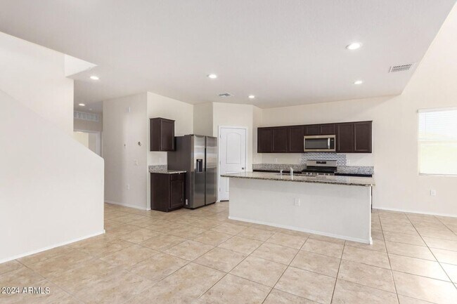 Building Photo - Charming 4 bedroom home in Buckeye!!