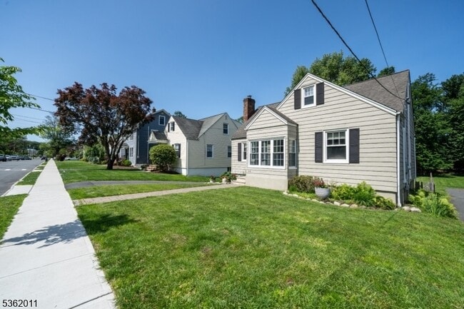 Building Photo - 68 Derwent Ave