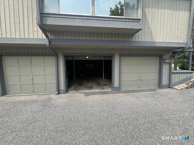 Building Photo - 302 Heritage Vlg