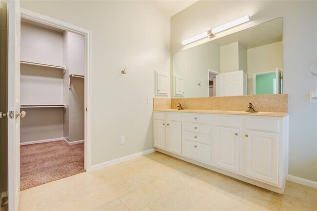 Building Photo - 802 Childers Ct
