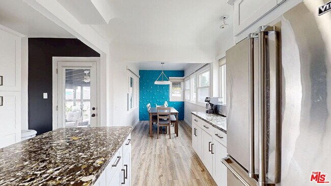 Building Photo - 3453 Floresta Ave