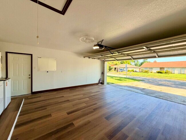 Building Photo - 10715 Carvel Ln