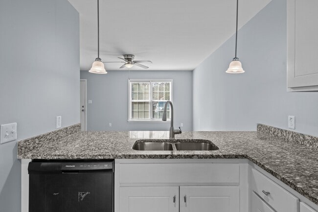 Building Photo - 1533 Pinebrook Court