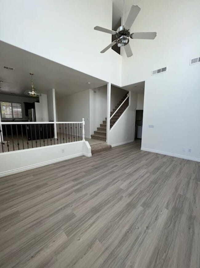 Building Photo - 4 Bedroom Located in Lamplight!