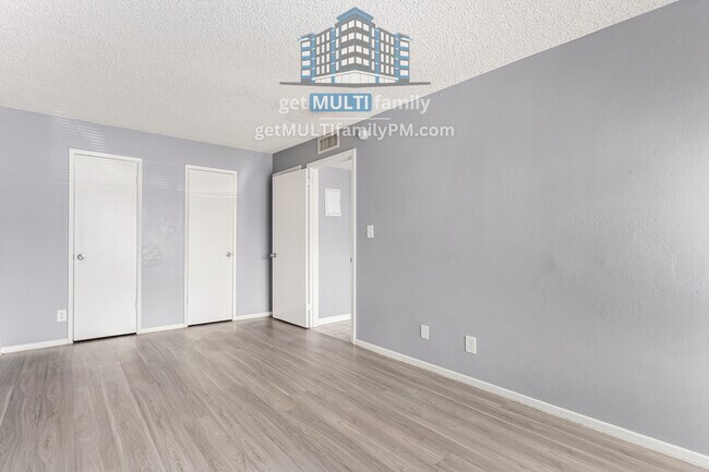 Building Photo - 2413 W Hazelwood St