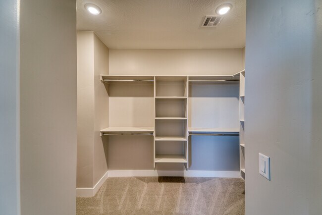 Building Photo - 362 Firerock Way