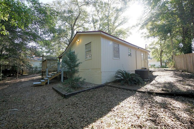 Building Photo - Cute 2 Bedroom Home in the Heart of Niceville