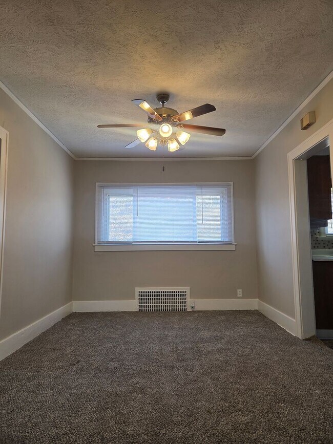 Building Photo - Charming Hilltop Home with Stunning City Views