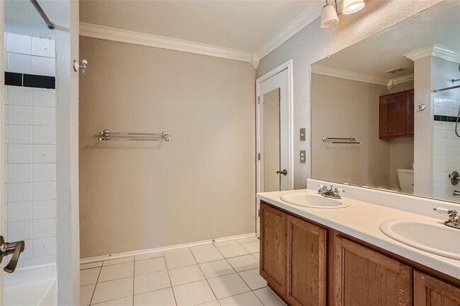 Building Photo - 221 Almquist St