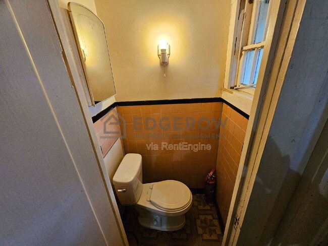 Building Photo - 1522 North Ave NE