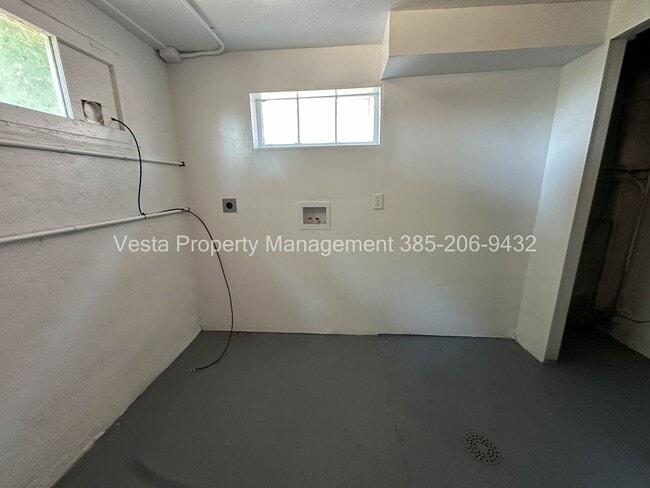 Building Photo - 1082 Doxey St