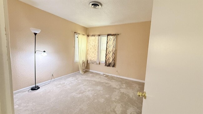 Building Photo - 3517 E Lamona Ave