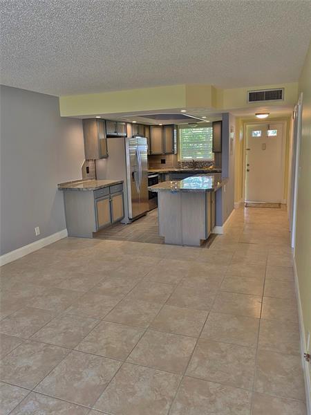 Building Photo - 5170 SW 40th Ave