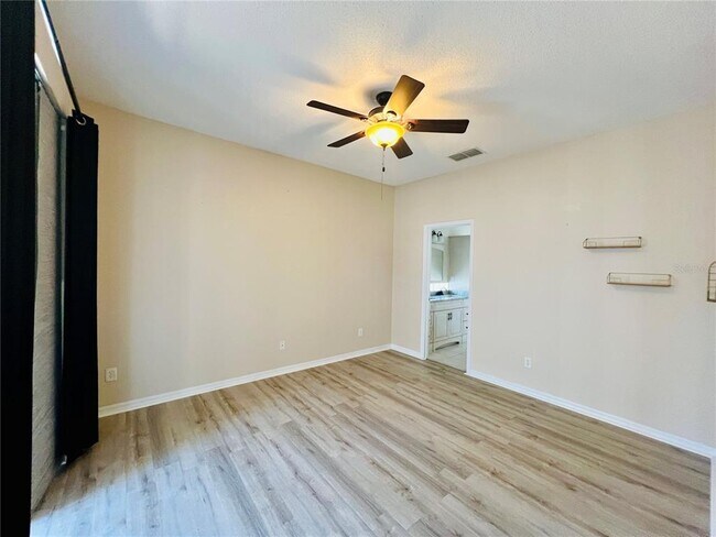 Building Photo - 124 Queens Ct