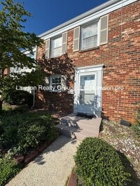 Building Photo - Updated Townhome Located in the Town of Vinton