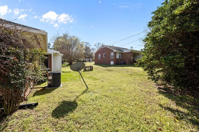 Building Photo - Duplex