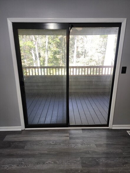 Door to porch from kitchen - 3625 E Parkway