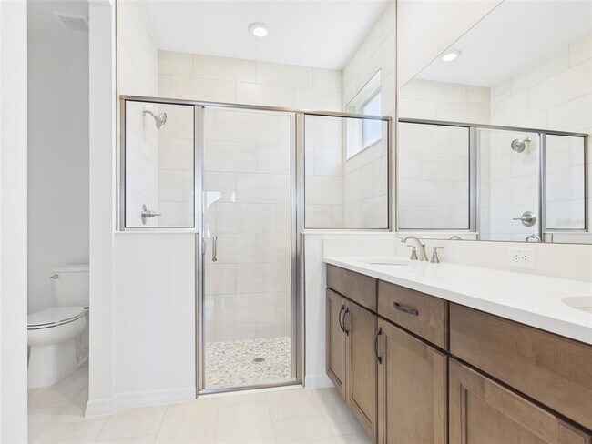 Building Photo - 5824 SW 70th Ave