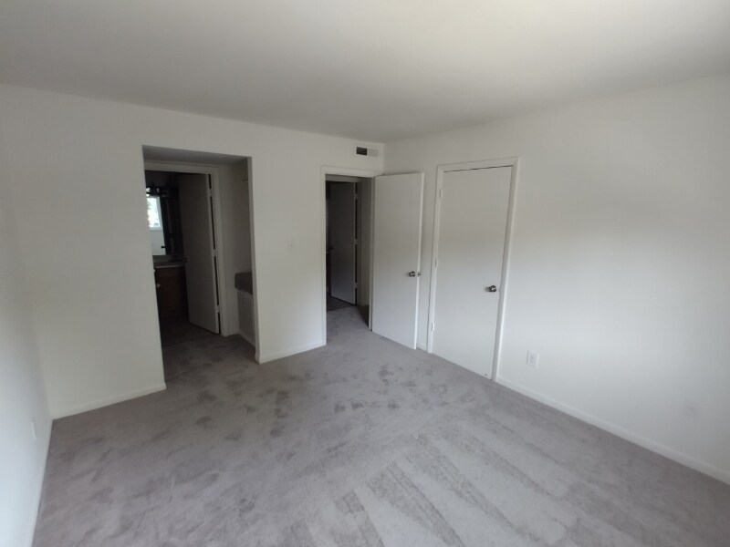 Building Photo - 600 Reusens Rd