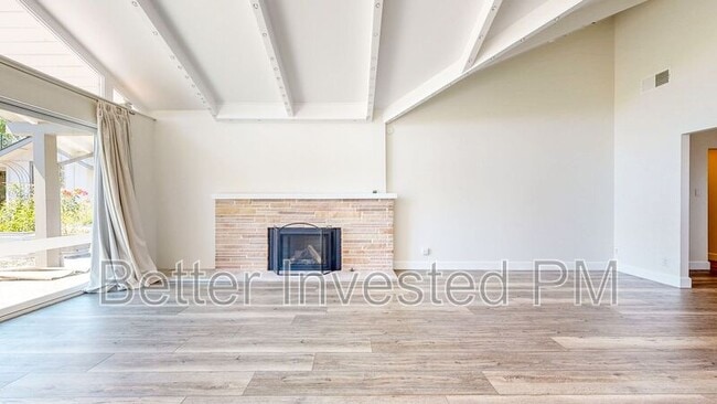 Building Photo - 475 Country Club Dr