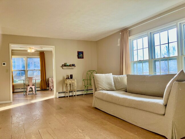 Building Photo - 250 Edgewood Dr