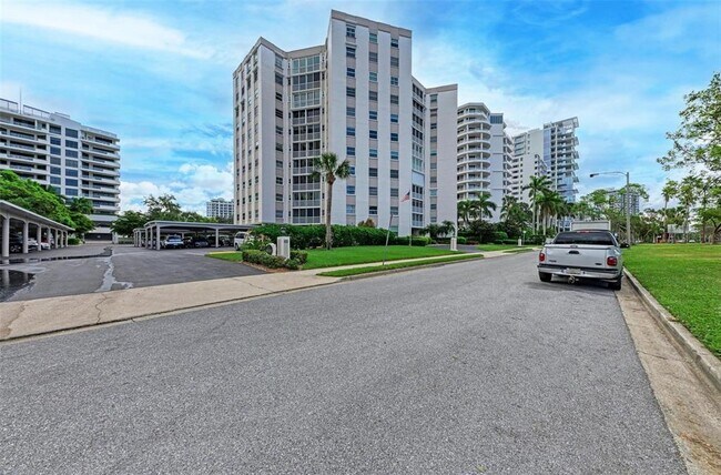 Building Photo - 435 S Gulfstream Ave