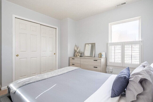 Building Photo - 2318 N New Jersey St