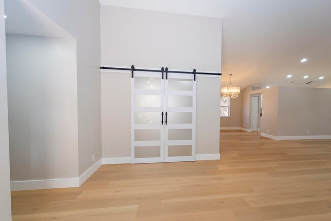 Building Photo - 6185 NW 77th Pl