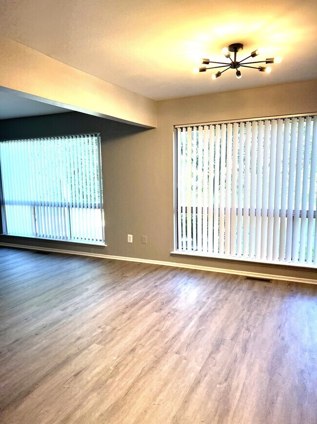 Oakridge Apartments 271 E Oakridge St Ferndale MI 48220 Apartment