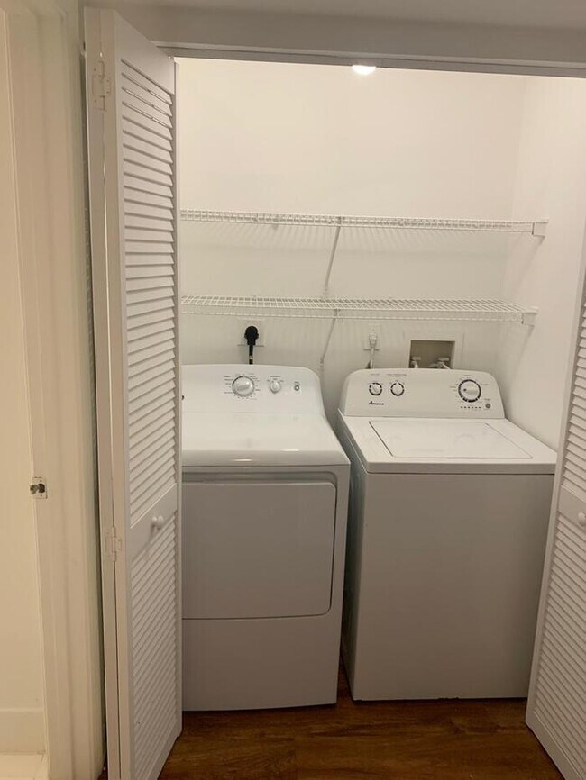 Building Photo - Elegant 2bedrooms 2 bathrooms