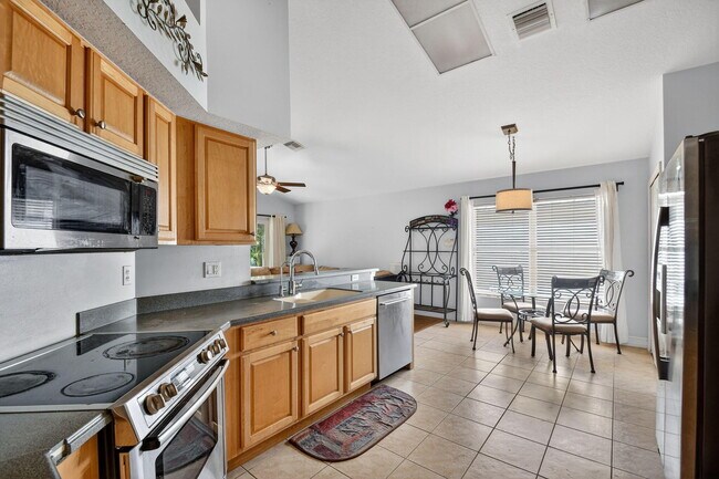 Building Photo - 2725 Pointe Cir