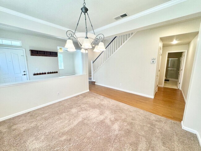 Building Photo - Beautiful 5 bed 3 bath Home in Wildhorse