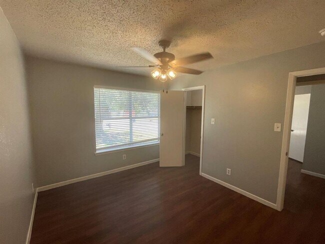 Building Photo - 309 E Grady Dr