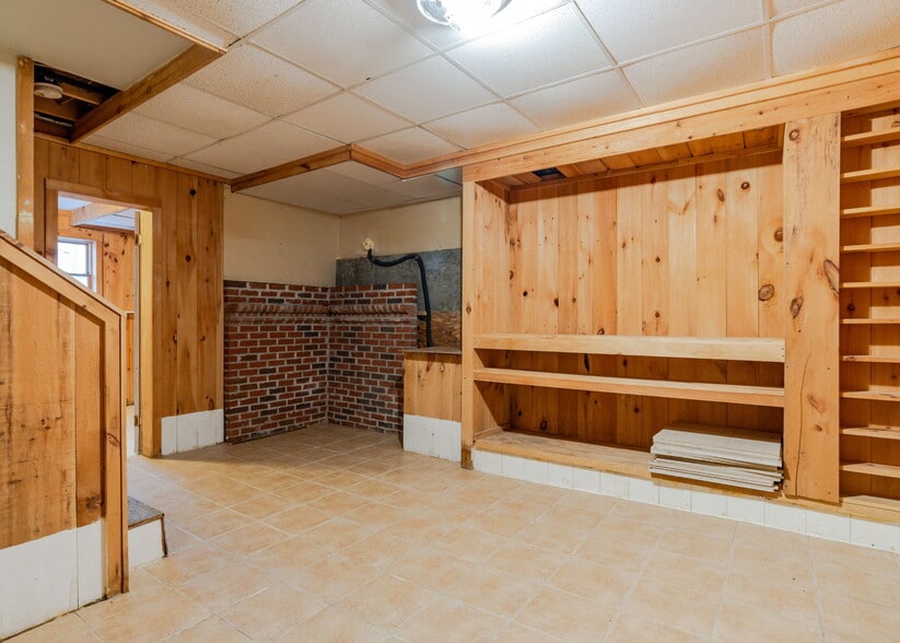 Building Photo - 8 Western Ave