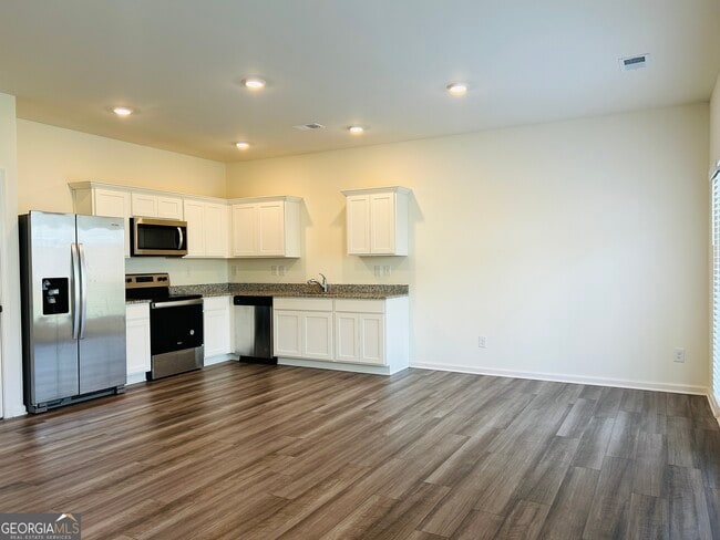 Building Photo - 403 Kings Cross Wy