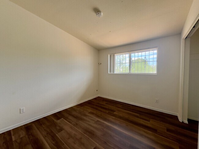 Building Photo - Eastside home- 4 bedroom/ 2 bathrooms, pool and large backyard