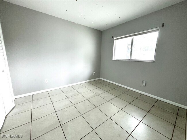 Building Photo - 1107 SE 46th Ln