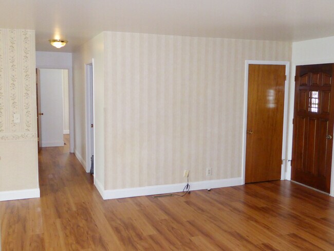 Building Photo - 813 Sherry Dr