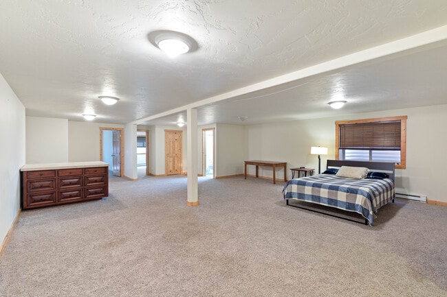 Building Photo - 404 Snake River Dr