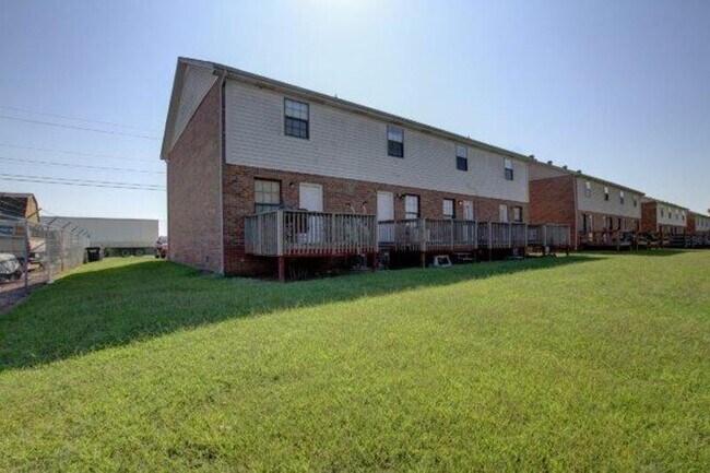 Building Photo - 2550-2551 Old Russellville Pike