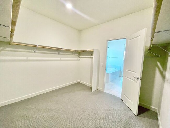 Building Photo - Beautiful 4 Bed 3 Bath Home in W Section Rohnert Park- $3,800 per month!