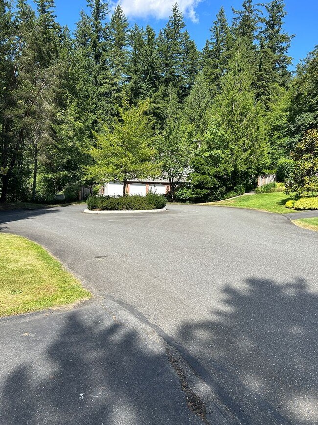 Building Photo - 3bd/2.5ba Redmond Home