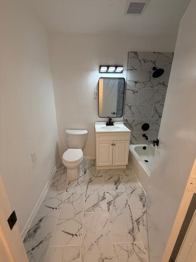Building Photo - Gorgeous all renovated Home in Houston, TX!.