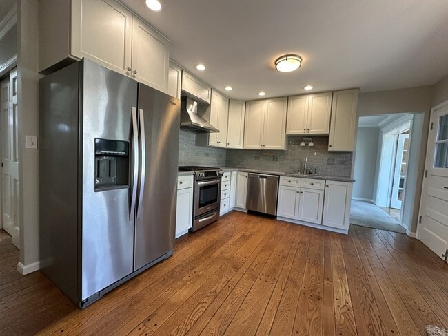 Building Photo - 1920 E Peachtree Dr