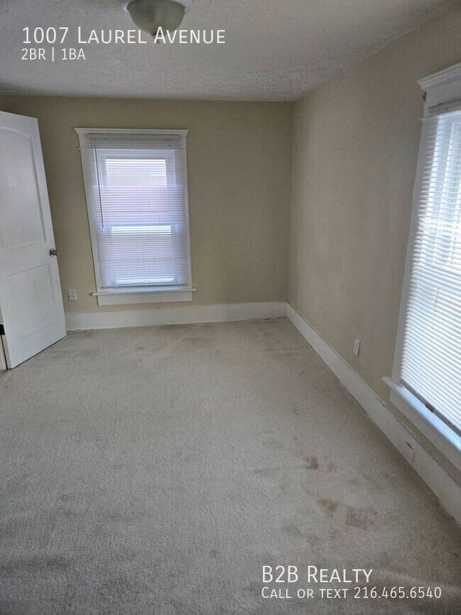 Building Photo - 1007 Laurel Ave