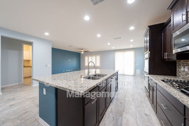 Building Photo - 3943 E Ficus Way