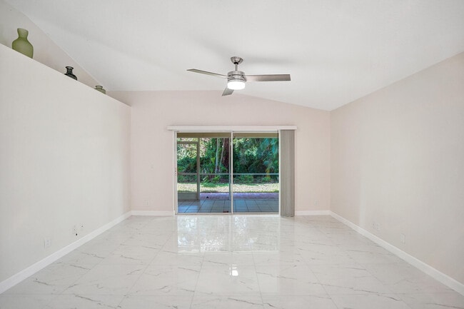Building Photo - 5033 S La Sedona Cir